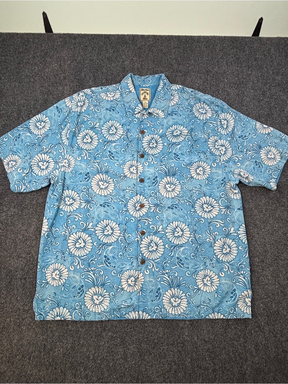 Montego Mon 100% silk large men’s Hawaiian shirt.
